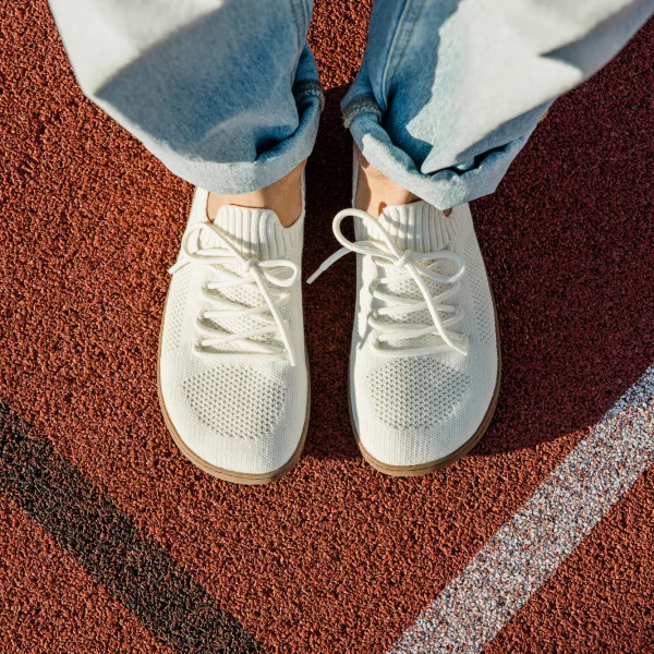 Вид сверху на barefoot-обувь — широкая колодка, анатомичная форма